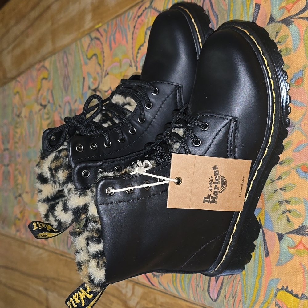NWT Dr Martens Serena leopard boots